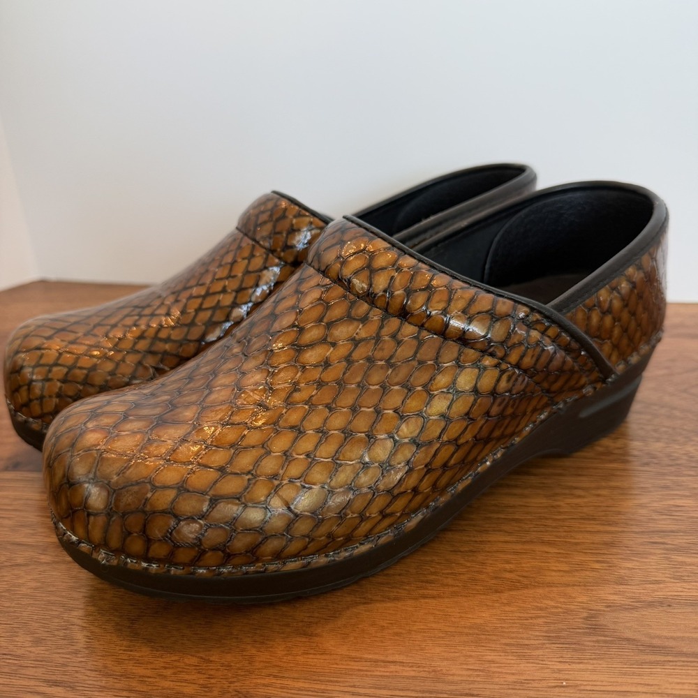 Sanita Danish Clogs Nurse Shoes Brown and bronze Snakeskin print Size 39 / 9